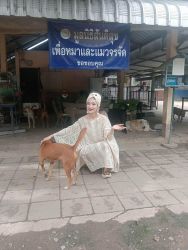 20261007101413.jpg - คุณจูเลียต (Juliet) ผู้บริจาคที่มาเยี่ยมสี่ขาทุก 3 เดือน และร่วมบริจาค 50,000 บาททุกครั้ง | https://www.santisookdogandcat.org