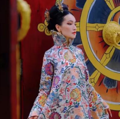 คุณจูเลียต ร่วมบริจาค 50,000 บาททุกครั้ง ที่เข้ามาเยี่ยมเราทุก3 เดือน และเข้ามาเล่นกับสุนัขจนเสื้อผ้าเลอะเทอะ ทุกครั้ง