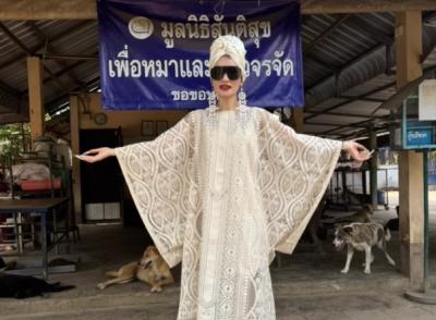 คุณจูเลียต ผู้ที่เข้ามาเยี่ยม มาเล่นกับเด็กๆสี่ขา ในทุกๆ3 เดือนคุณเขาจะมาและร่วมบริจาคเงิน จำนวน 50,000 เพื่อสนับสนุนกิจกรรม